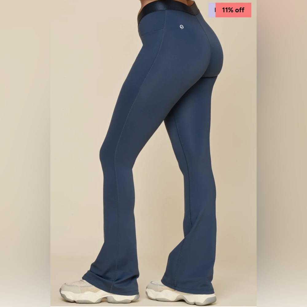 NWT Popflex Navy Contour Flared Legging - Picture 2 of 16
